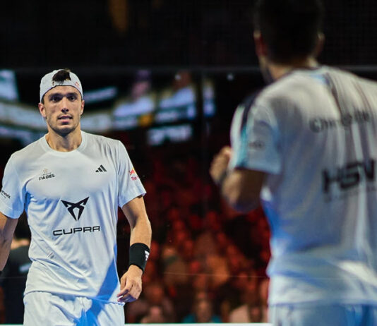 Galan congratulates Coello and Tapia after they clinched the title in Rotterdam galan and chingotto