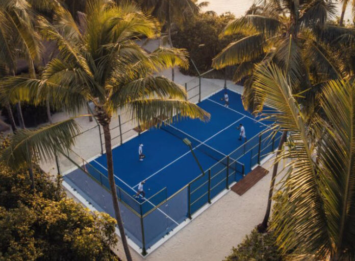 padel court como maalifushi padel court como maalifushi