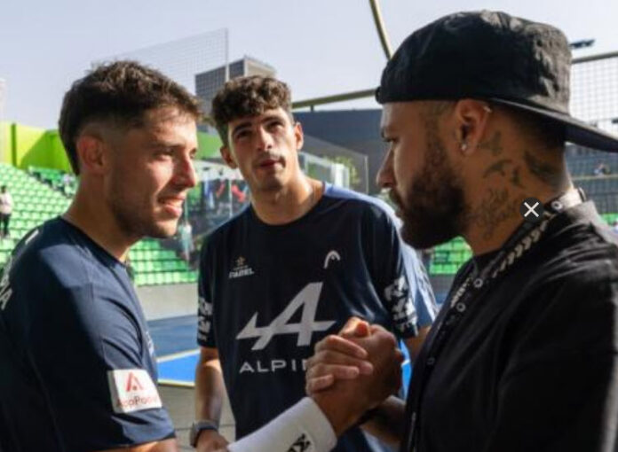 Neymar with Tapia and Coello